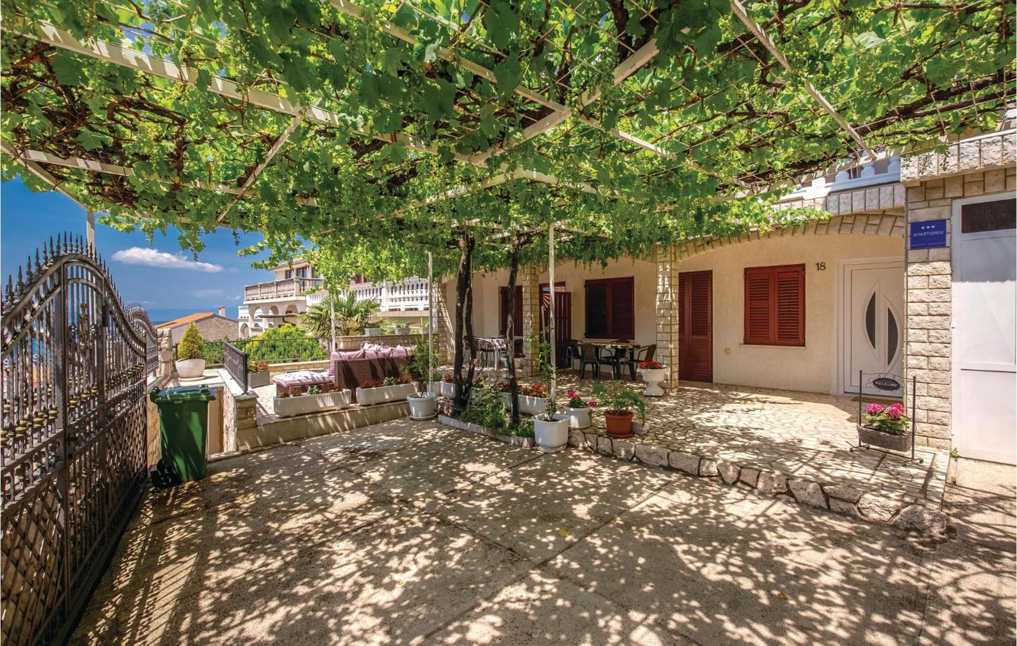 Nice Apartment In Crikvenica With Wifi ภายนอก รูปภาพ