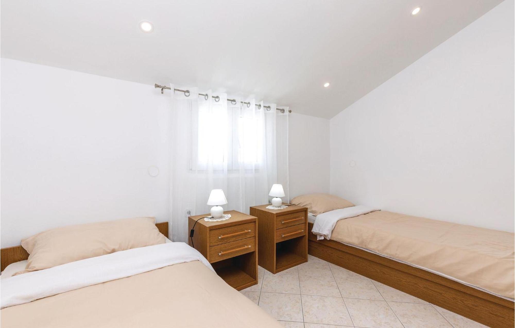 Nice Apartment In Crikvenica With Wifi ภายนอก รูปภาพ